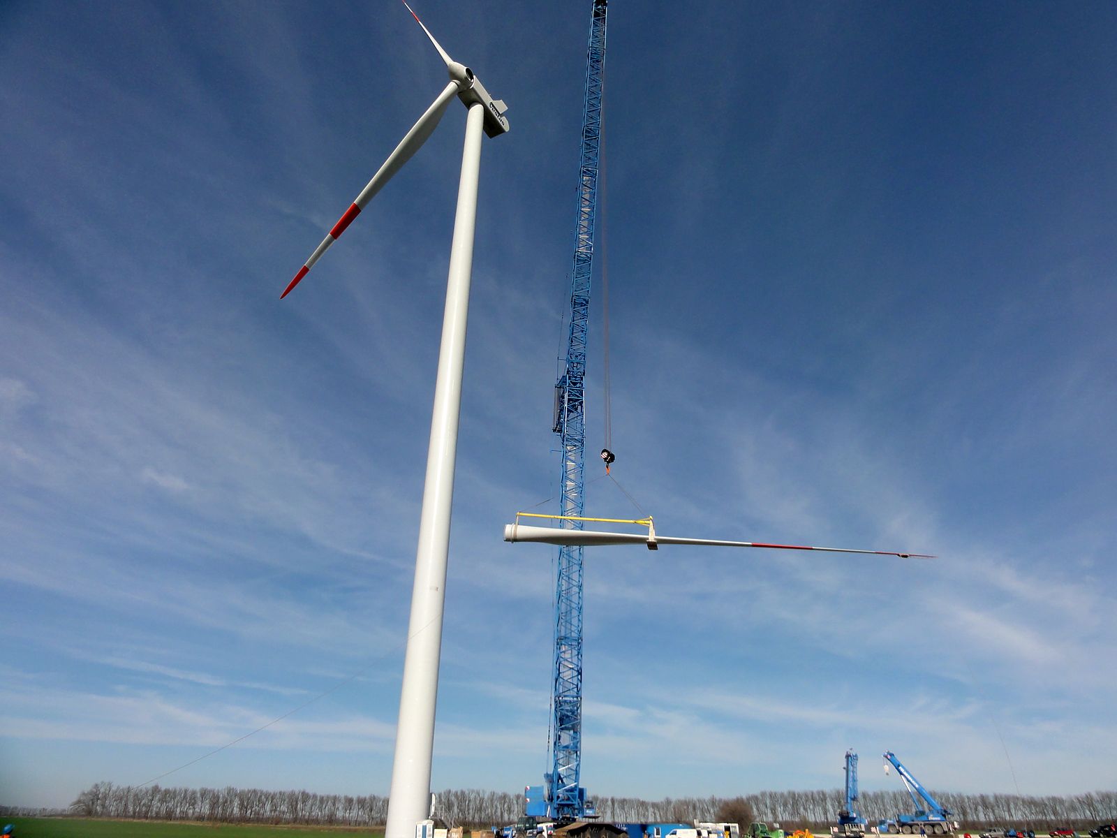 Single rotor blade lifted into position at Balchik Wind I