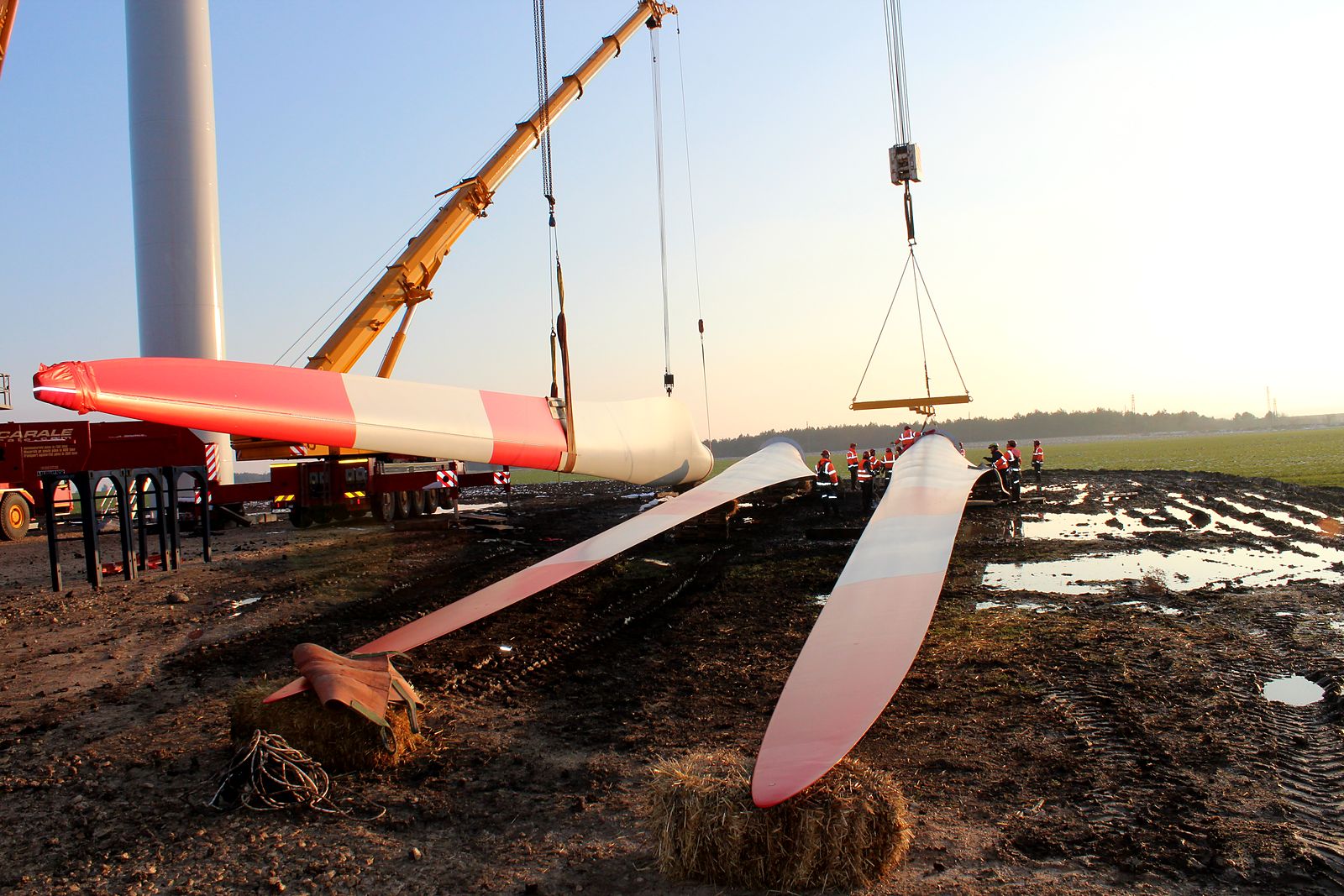 Rotor blades prepared for the rotor lift at Balchik Wind II