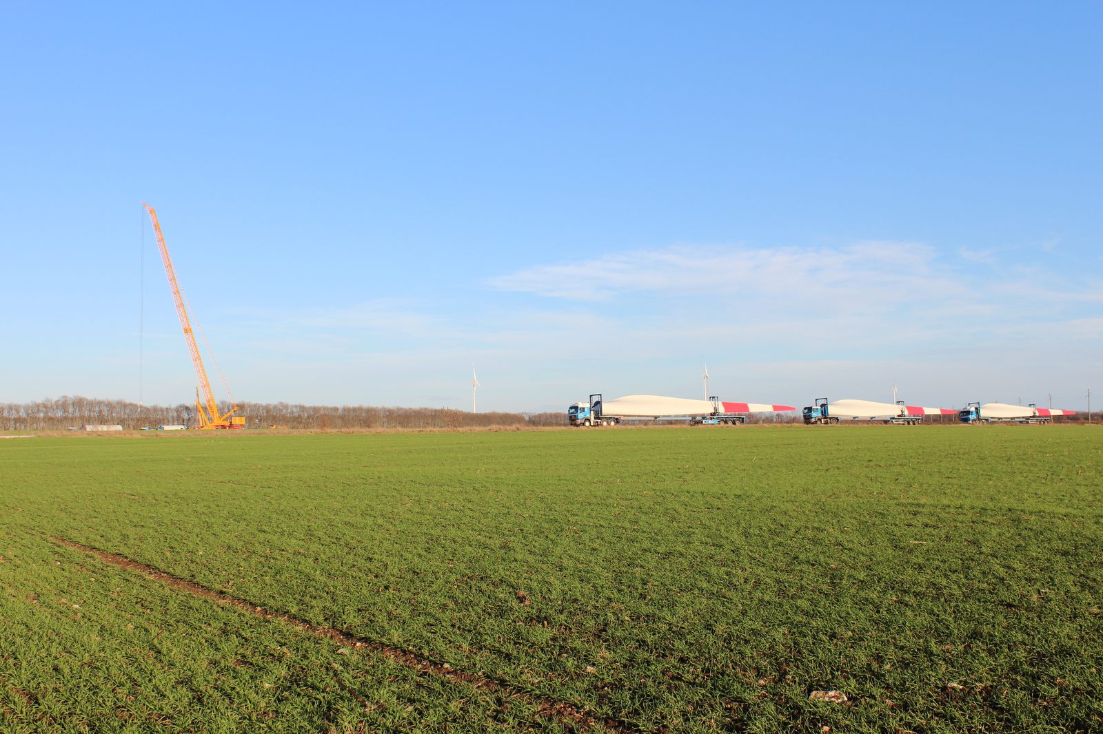 Crawler crane on site as blade transports arrive at Balchik Wind II
